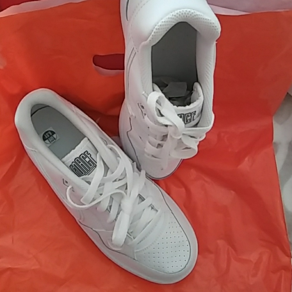 New Boys size Nike Air Force 1